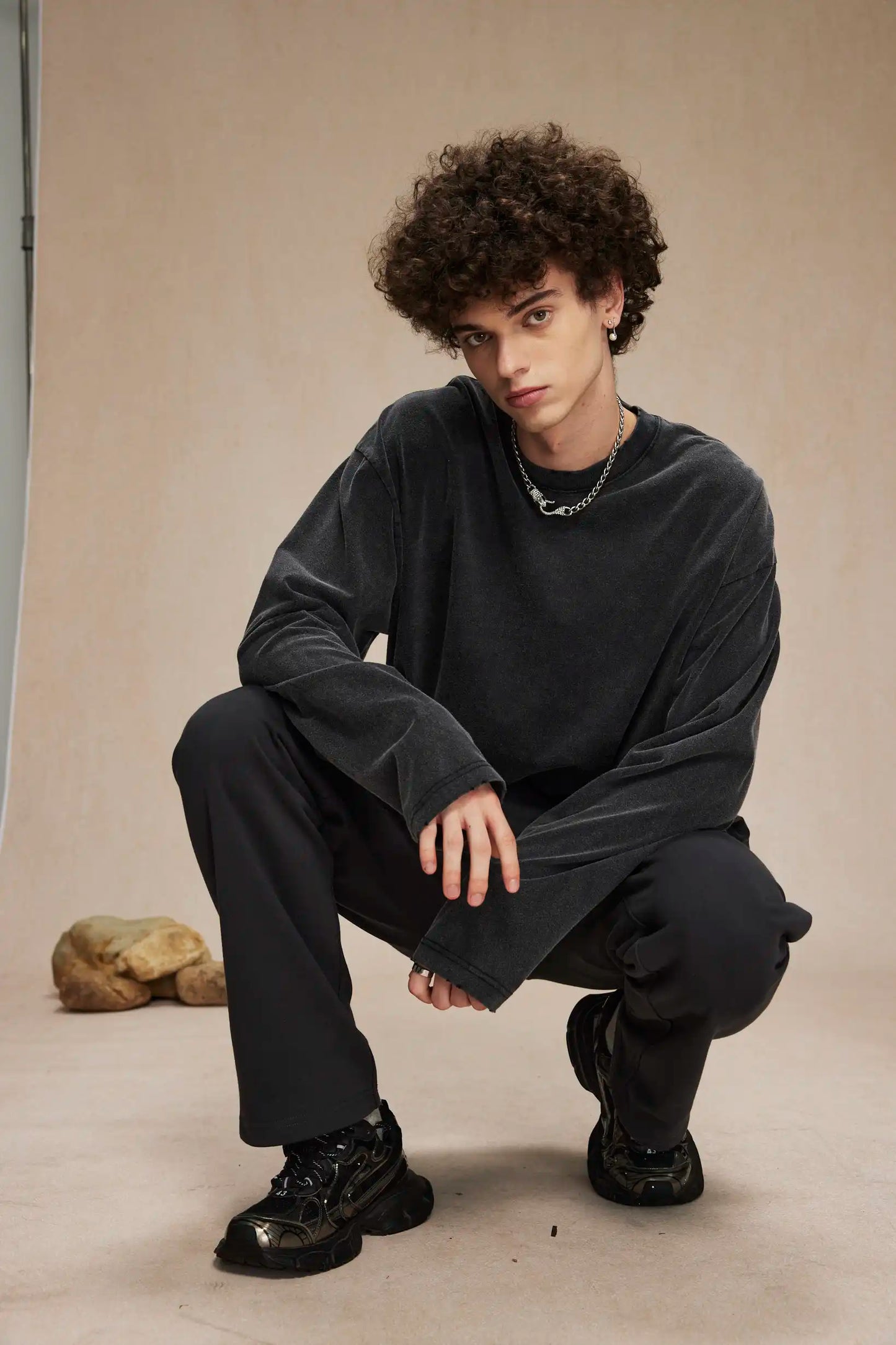Long-sleeved t-shirt with bottom color