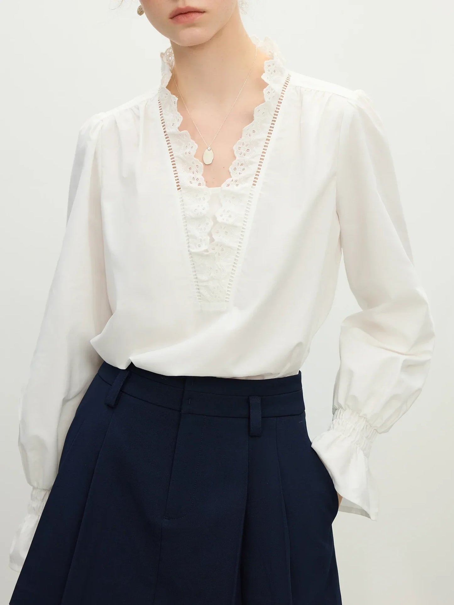 Office Lady French Lace V-neck Shirt for Women 2025 New Loose Flared Sleeve Top Casual Loose Women Tops 25FS11264