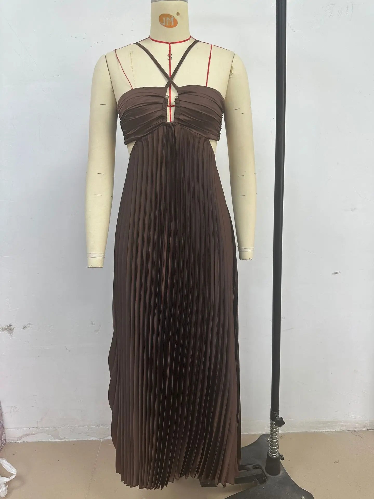 2025 New Women's Fashionable and Elegant Summer Camisole Beach Vacation Long Dress Elegant Backless Pleated Long Dress