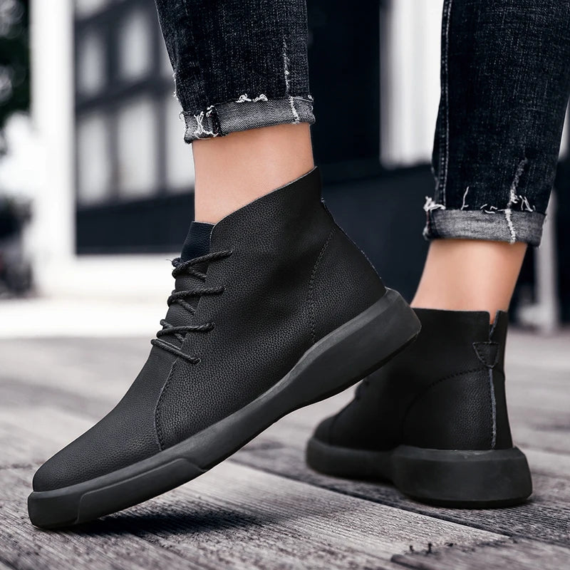 100% cowhide New large-sized men's boots Fashionable casual thick-soled breathable men's shoes Outdoor sports Chelsea boots