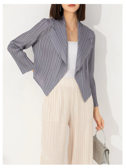Miyake Pleated Coat Women's Early Autumn New Style 2023 Fashionable Versatile Suit Collar One Button Temperament Short Suit Top