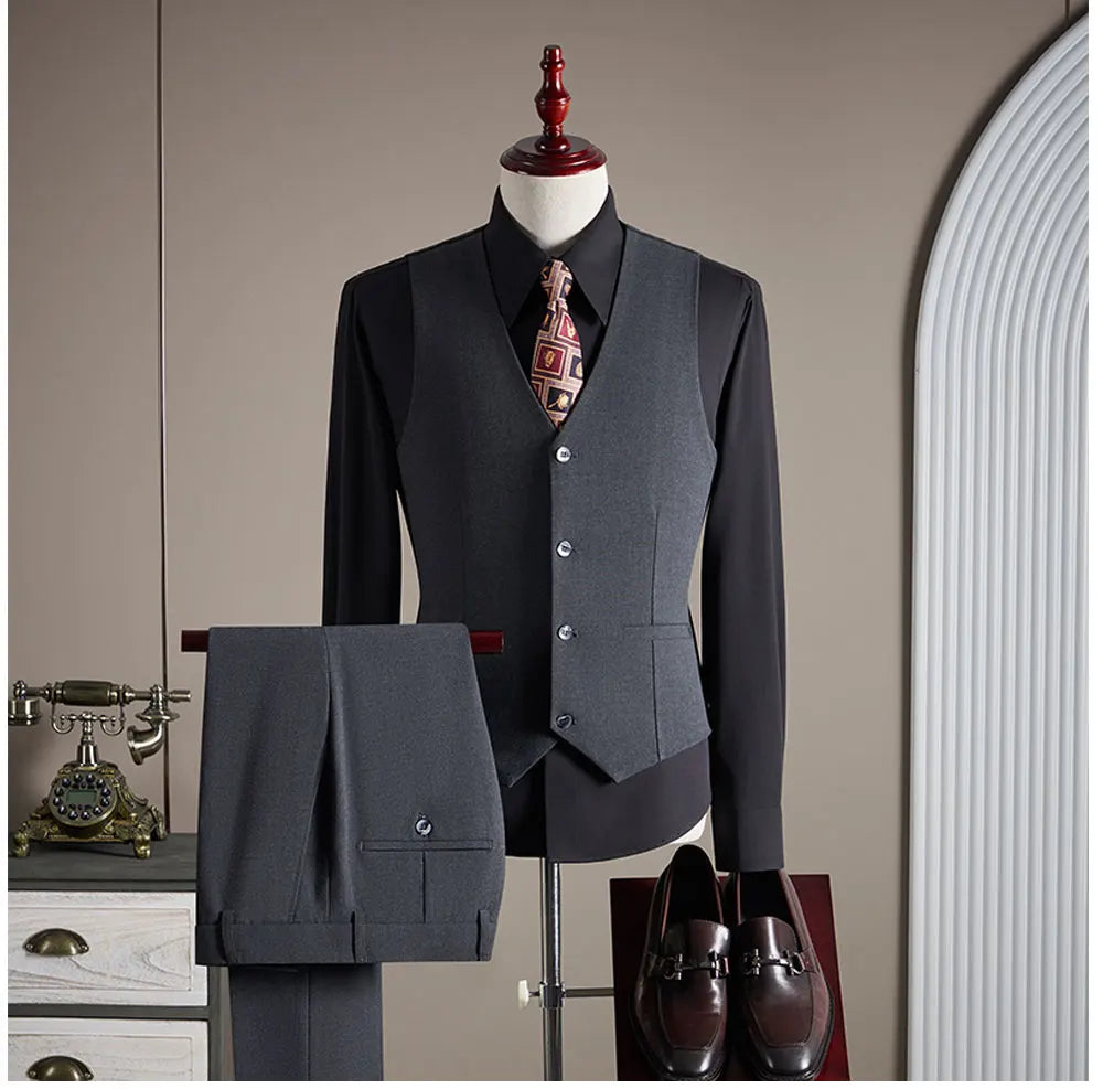 High-quality, Fashionable and Stylish Plus-size Men's Solid-color Suit Set, Men's Three-piece Set, One-button Casual Suit