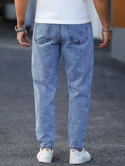 Men's light blue washed denim trousers are simple, casual and fashionable, slim-fitting to show long legs, and versatile.