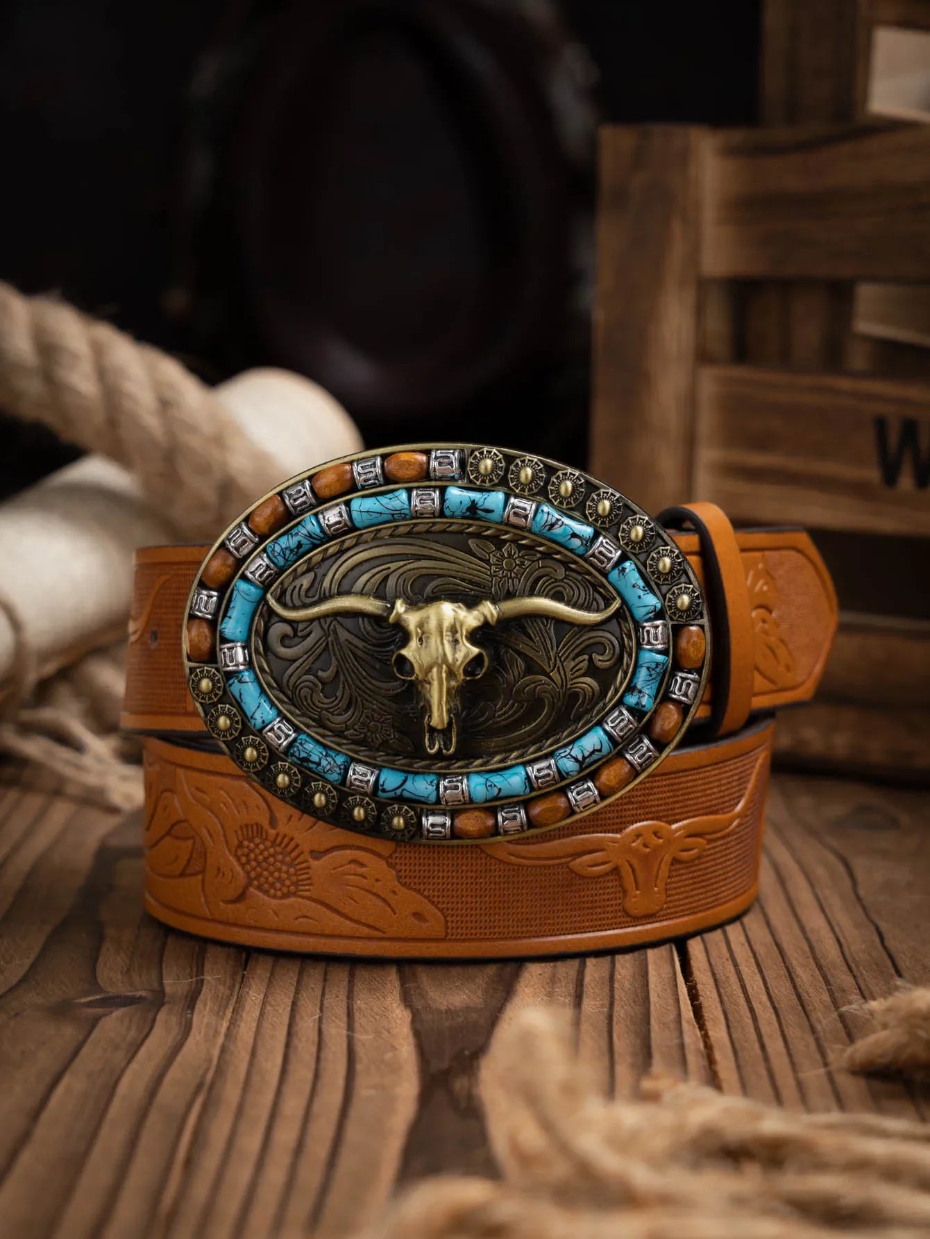 A Casual, Individual and Retro Belt, Western-Style Clothing Accessory, Metal Buckle, PU Belt, Suitable for Both Men and Women