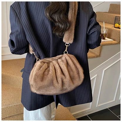New Womens Shoulder Bag Fluffy Crossbody Bag Vintage Faux Fur Cloud Purse for Autumn Winter Commuting Simplified Storage Bags