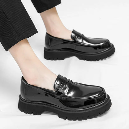 Man luxury Brand British Classic Pointed Dress Shoes Mens Patent Leather Black Wedding Shoes Oxford Formal Shoes Glossy Fashion