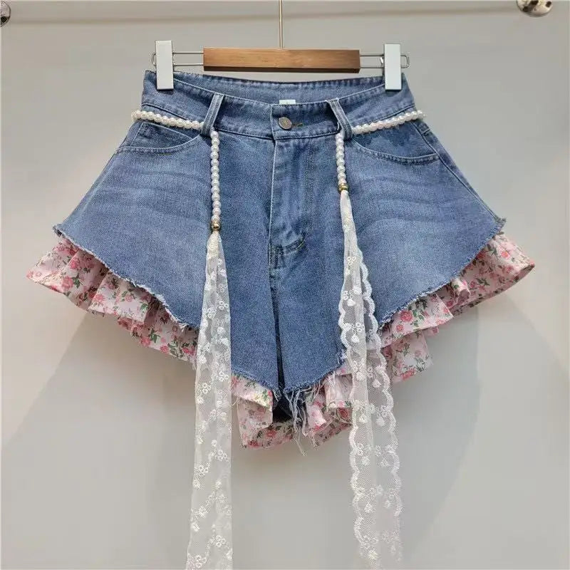 Trendy The Summer Of 2026 Women's Pearl Lace Belt Denim Shorts Fashion Wrinkled Edge Design A-line Hot Pants Female 1LS3067