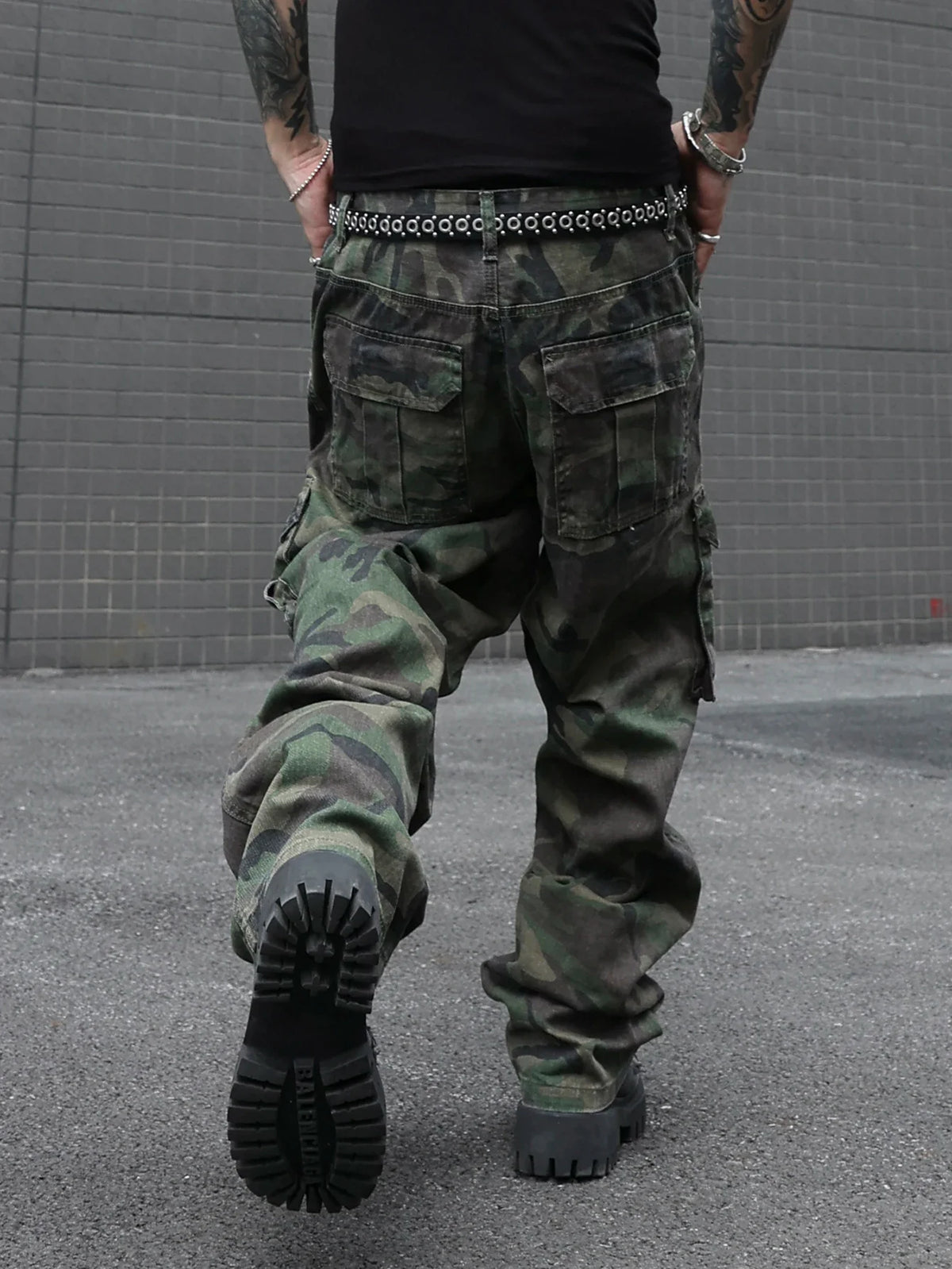 Men's Camouflage Utility Jeans. Multi-Pocket Design. Stylish and Trendy. Loose Fit.