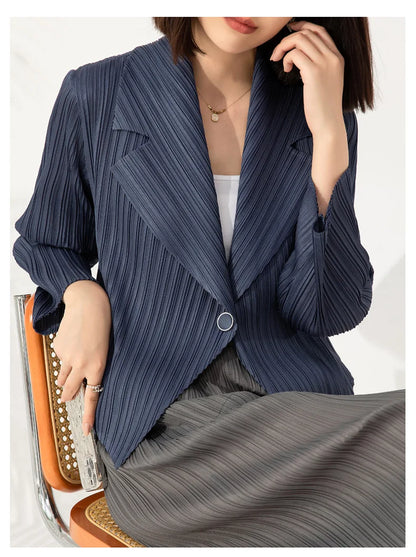 Miyake Pleated Coat Women's Early Autumn New Style 2023 Fashionable Versatile Suit Collar One Button Temperament Short Suit Top