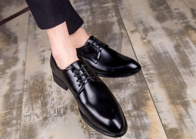 Men's Korean Style Business Casual Leather Shoes with Invisible Height Increase Versatile Pointed Toe British Style Trendy Shoes