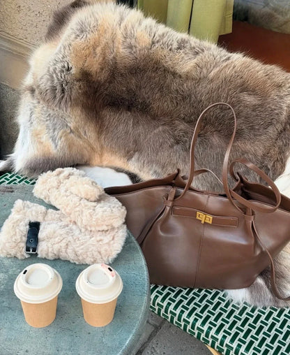 2026 New Large Capacity Trapeze Women Shoulder Bags Designer Metal Lock Handbags High-Quality Pu Leather Big Tote Commute Bag