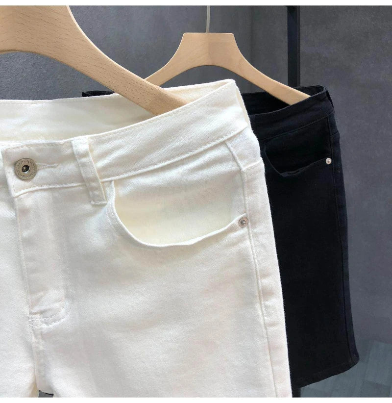 2026 Mens White Denim Shorts Summer Casual Slim Fit Pure Color Five Inch Beach Shorts Simple Stylish Fashion Jeans