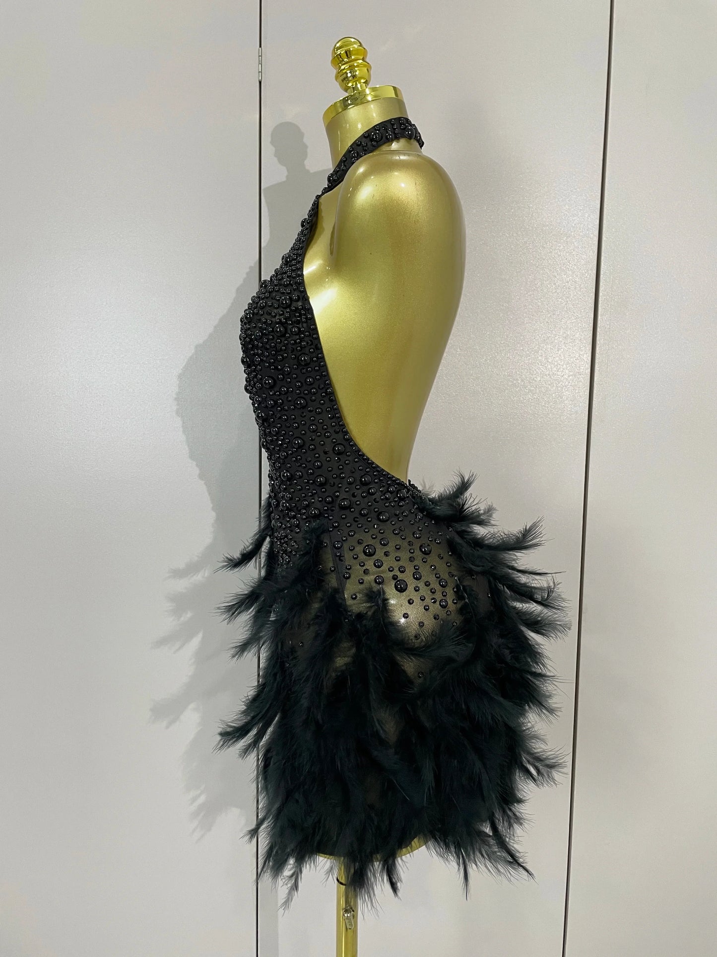 Women Luxury Rhinestones Pearls Feathers Halter Backless Short Dress Women Sexy Celebrate Birthday Dress Nightclub Stage Costume