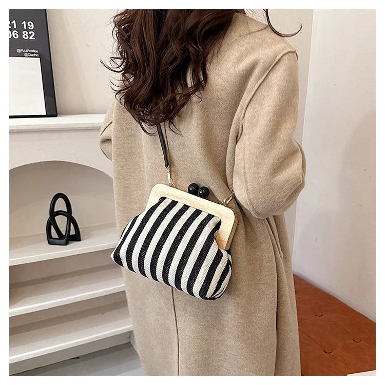Fashion Striped Wooden Clip Shell Women Shoulder Bags Elegant Crossbody Bags Clutch Purses for Party 2026