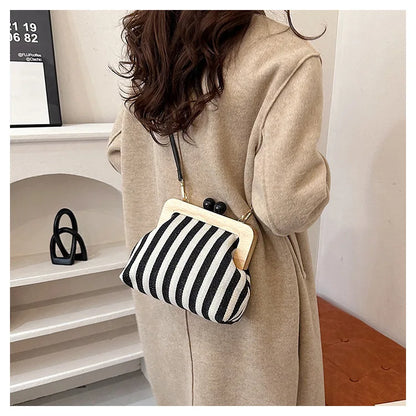 Fashion Striped Wooden Clip Shell Women Shoulder Bags Elegant Crossbody Bags Clutch Purses for Party 2026