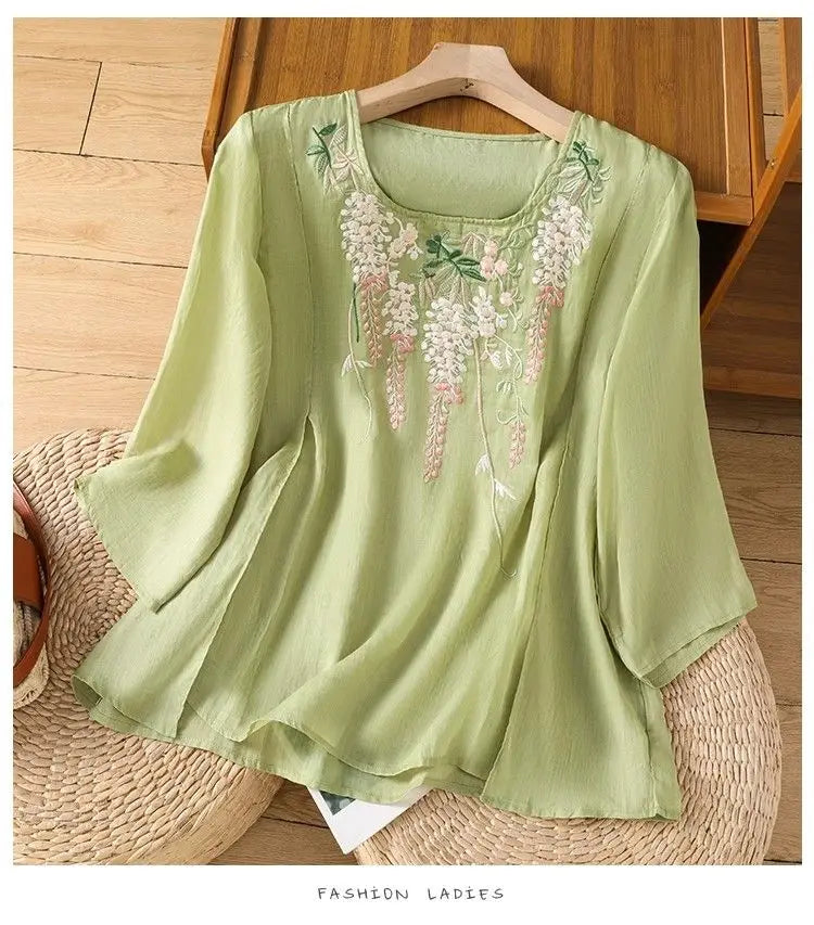 Retro Round Neck Cotton and Linen Embroidered Shirt for Women in Summer New Loose and Elegant Temperament Five-point Sleeve Top