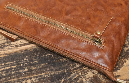 Timeless Vintage Leather Clutch Wallet - Luxurious Genuine Leather, Secure Zipper, Stylish Wristlet for Women