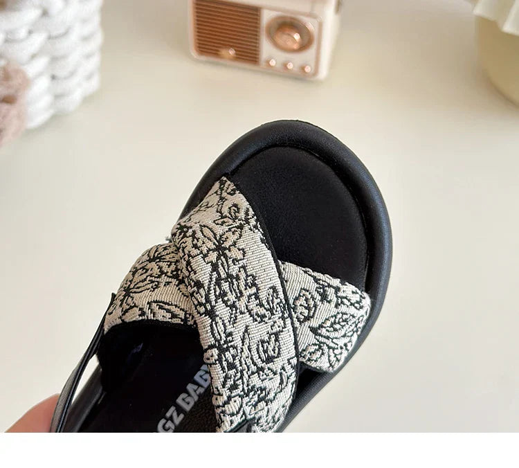 Girls Summer Beach Shoes Ethnic Style Kids Casual Sandals Soft Sole Fashion Children Retro Princess Shoes 2025 Summer New