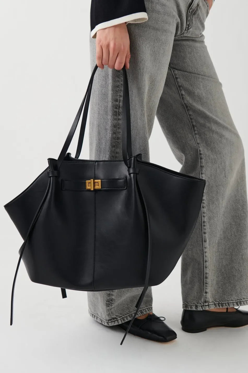 2026 New Large Capacity Trapeze Women Shoulder Bags Designer Metal Lock Handbags High-Quality Pu Leather Big Tote Commute Bag