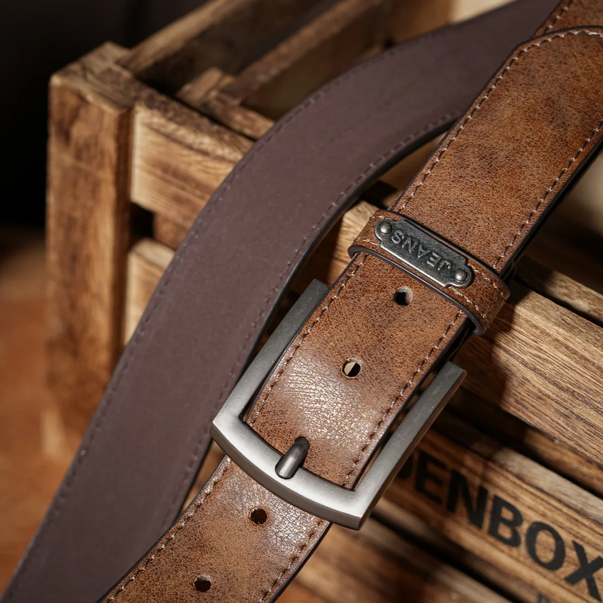 A casual, individual and retro belt, Western-style clothing accessory, metal buckle, PU belt, suitable for both men and women
