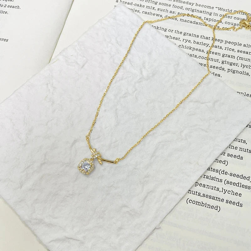Certified 5mm Round Moissanite Necklace Niche Light Ribbon-motif Shape Pendant Necklaces for Valentine's Day Jewelry Gift
