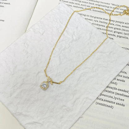 Certified 5mm Round Moissanite Necklace Niche Light Ribbon-motif Shape Pendant Necklaces for Valentine's Day Jewelry Gift