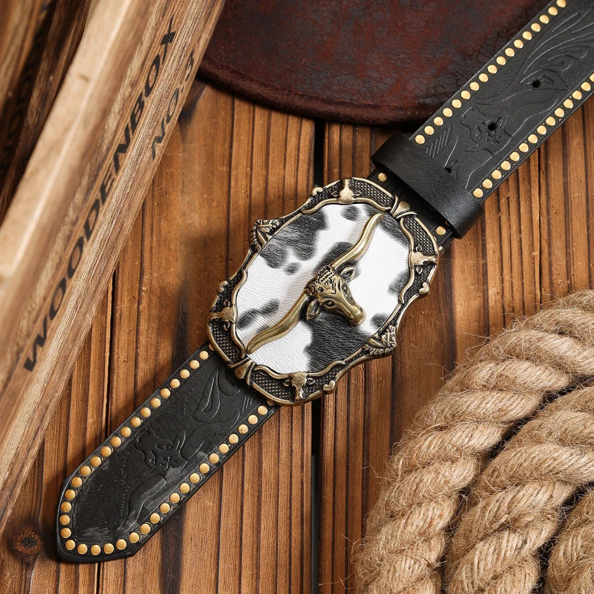 A PU Belt Suitable for Both Men and Women, Combining the Style of Western Denim and Retro, Is Perfect for Daily Casual Outings