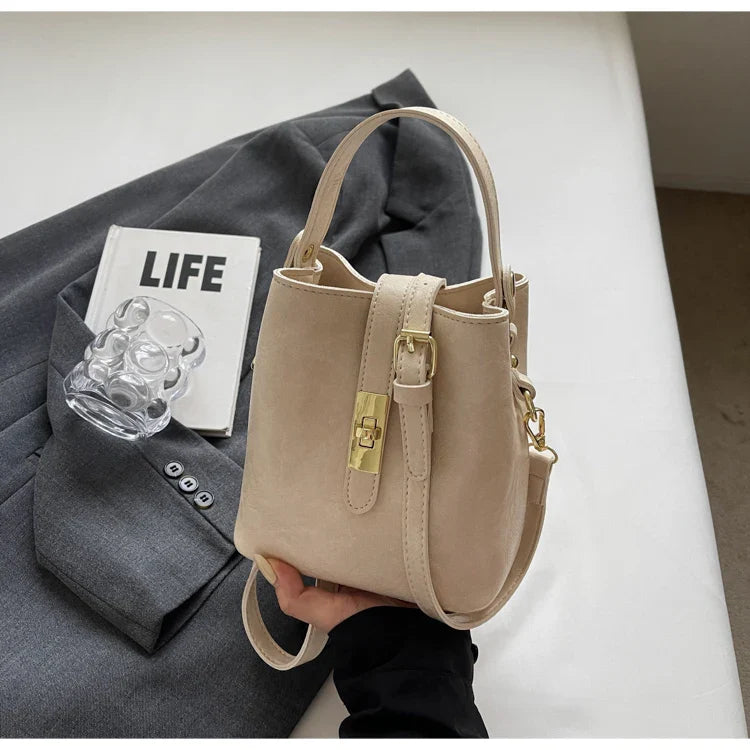 Retro small bag women 2024 new autumn/winter messenger bag fashion HOT portable bucket bag