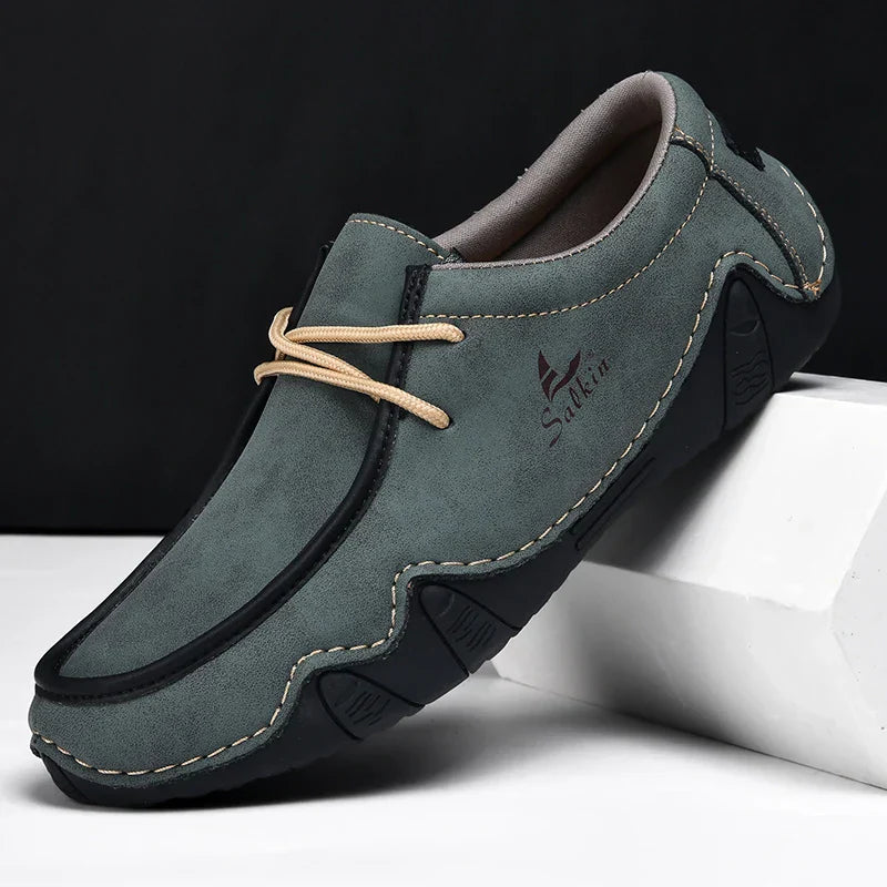 New 2024 Fashion Handmade Leather Casual Men Shoes Design Sneakers Man Loafers Breathable Low Top Flat Shoes Driving Plus Size