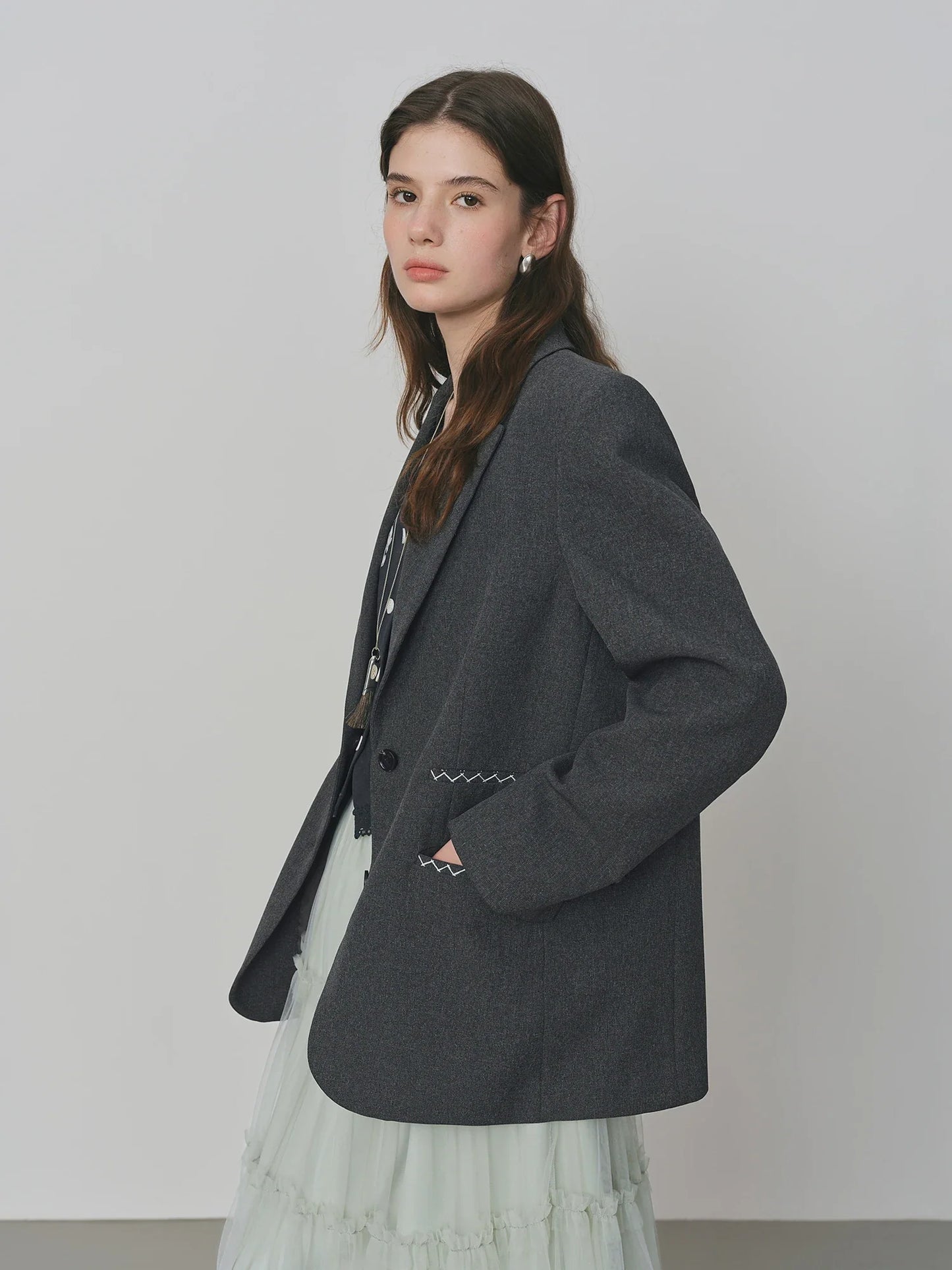 Contrast Color Line One-pocket Suit Jacket 2025 Autumn New Loose Versatile Notch Lapel Jacket 25FS13150