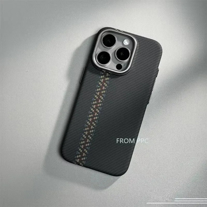 حافظة لهاتف آيفون 17 16 15 14 برو ماكس من ألياف الكربون بتصميم هندسي تجريدي، غطاء MagSafe، شحن مغناطيسي، واقي كاميرا Funda