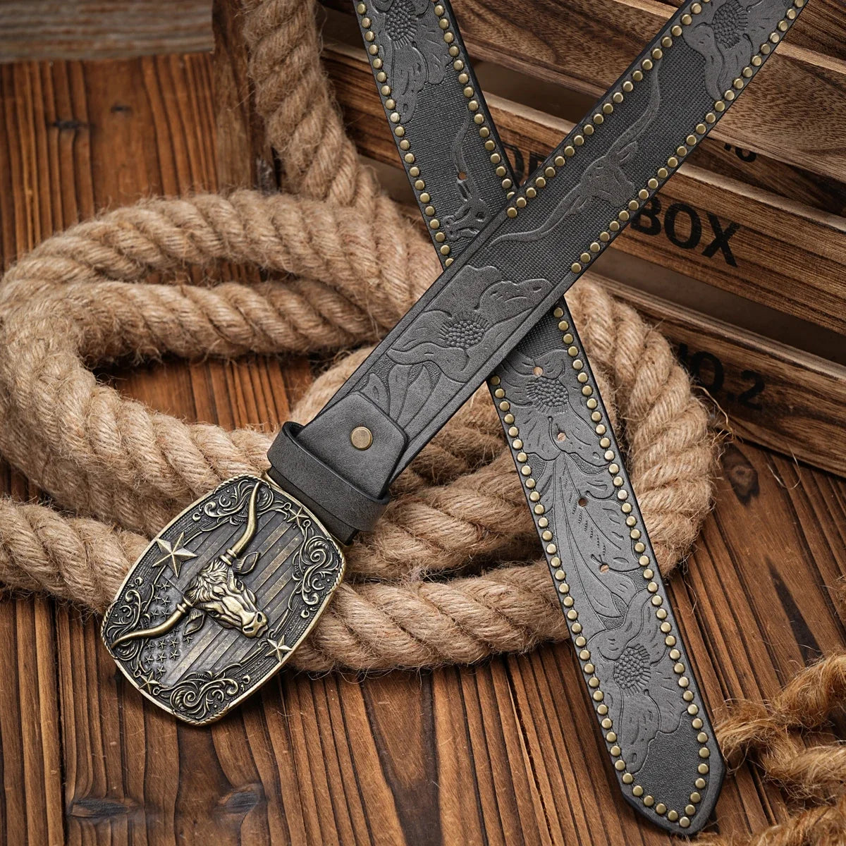 A Casual, Individual and Retro Belt, Western-Style Clothing Accessory, Metal Buckle, PU Belt, Suitable for Both Men and Women
