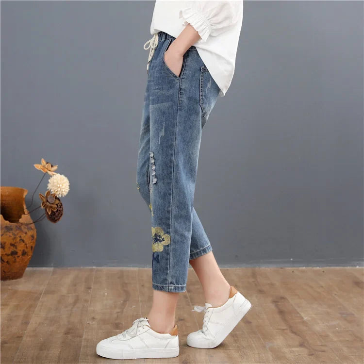 2025 Chinese Summer Fashion Ladies Vintage Embroidery Jeans Women Casual Floral Denim Trousers Ripped Harem Pantalons