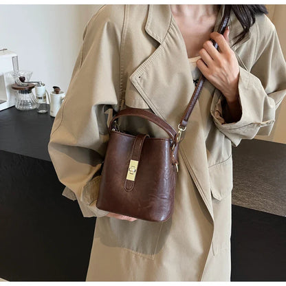 Retro small bag women 2024 new autumn/winter messenger bag fashion HOT portable bucket bag