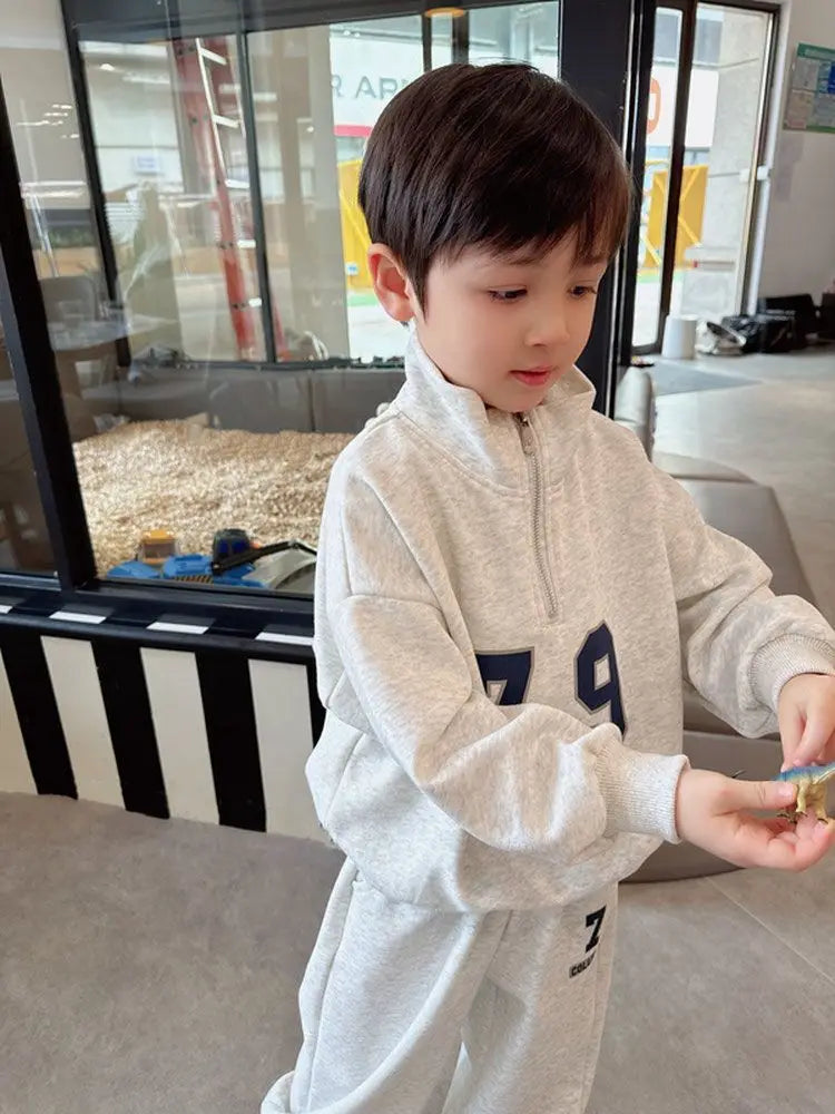 Boy White Grey Stand Collar Letter Sets Loose Casual Cotton Sports Suit Spring Autumn Children's Fashion Tops+Pants 2pcs 1-5 Yrs