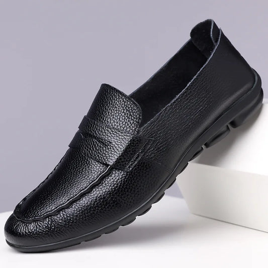 2026 Spring Autumn New Loafers Male Solid Color Fashion Casual Leather Shoes Male Soft Sole Light Driving Shoes Man