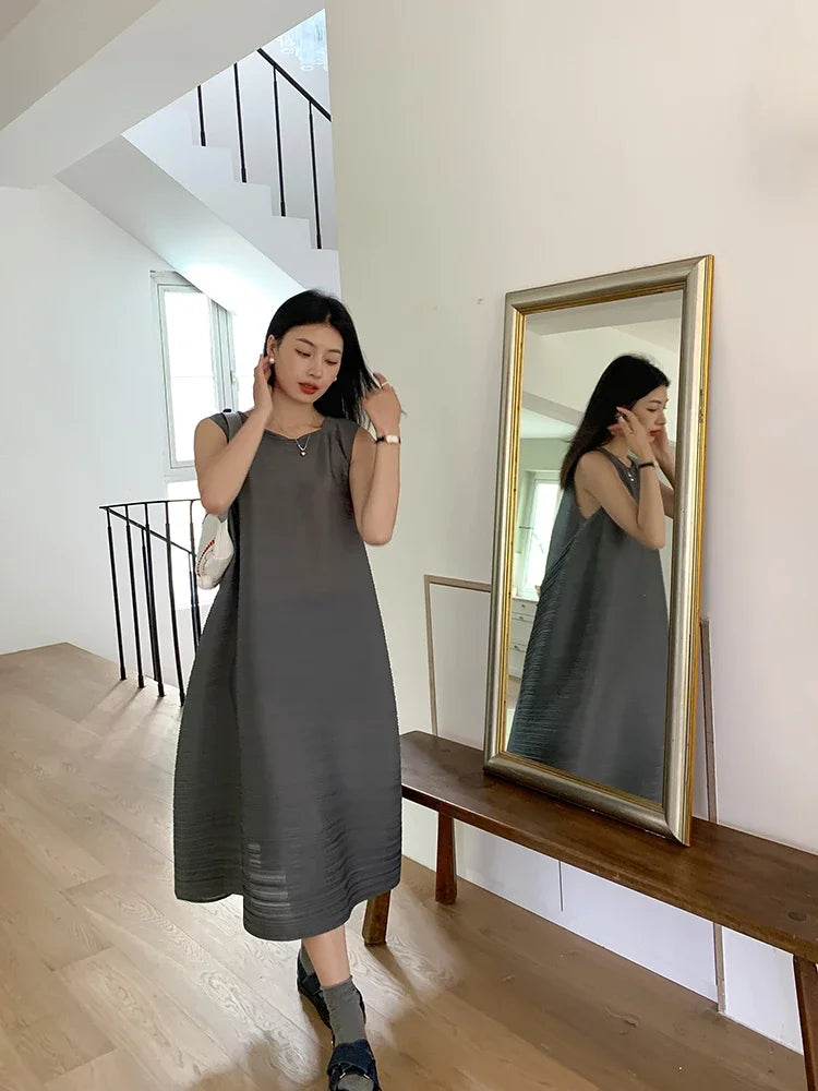 Miyake Pleated Women's Dresses Loose Plus Size High Quality Sense of Elegance Sleeveless Mid-length Skirt 2025 Spring New