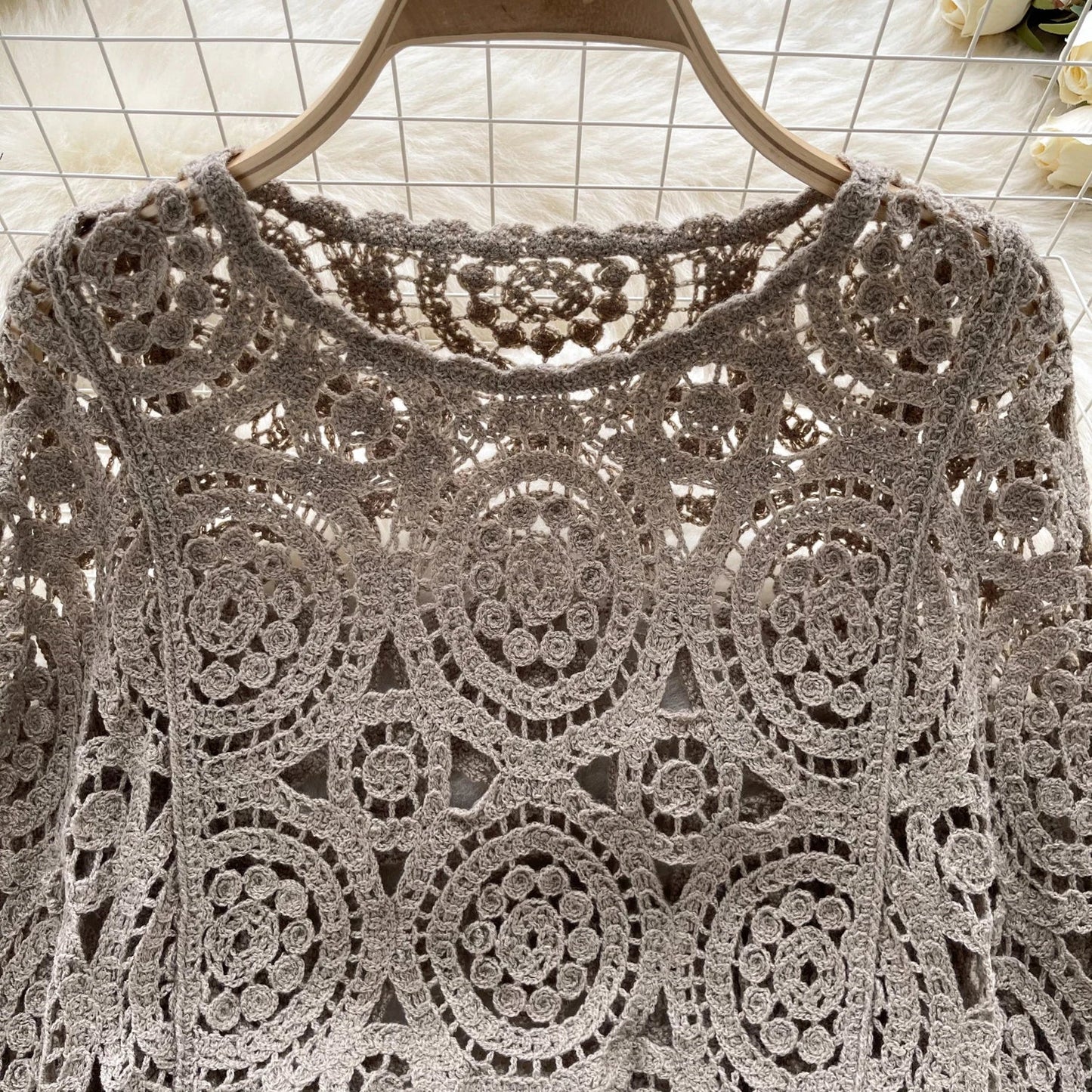 Autumn Casual Loose Knitting Top O Neck Hook Flower Hollow Long Sleeved Tassel Design Fashion French Vintage Blouse