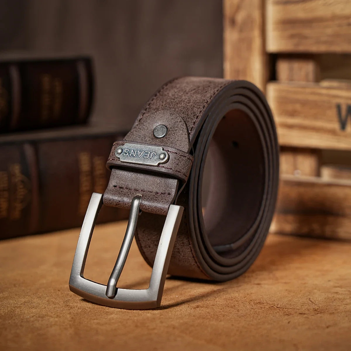 A casual, individual and retro belt, Western-style clothing accessory, metal buckle, PU belt, suitable for both men and women