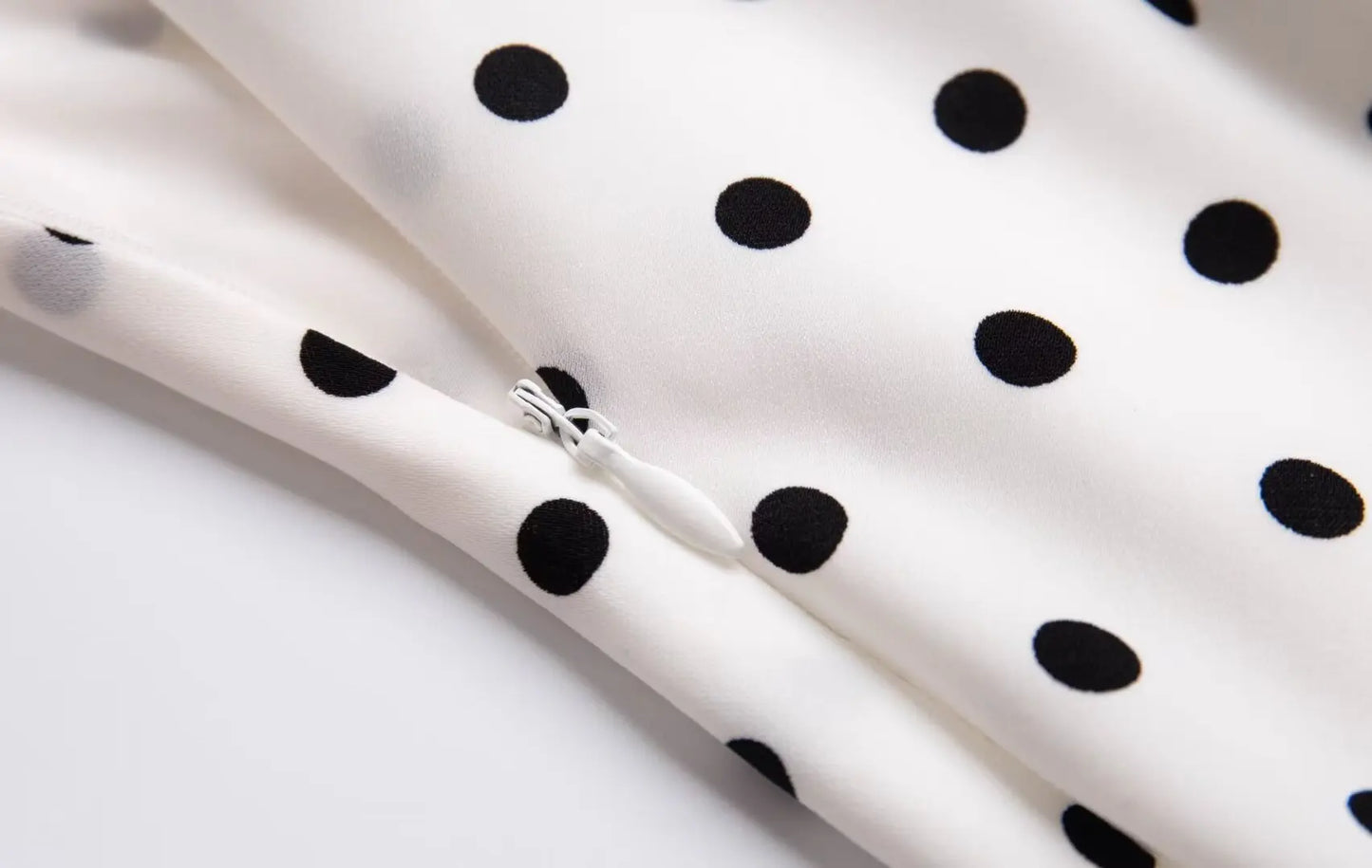 2024 Summer New Women's French European and American Wave Point Sleeveless Hanging Neck Printed Temperament Strap Dress