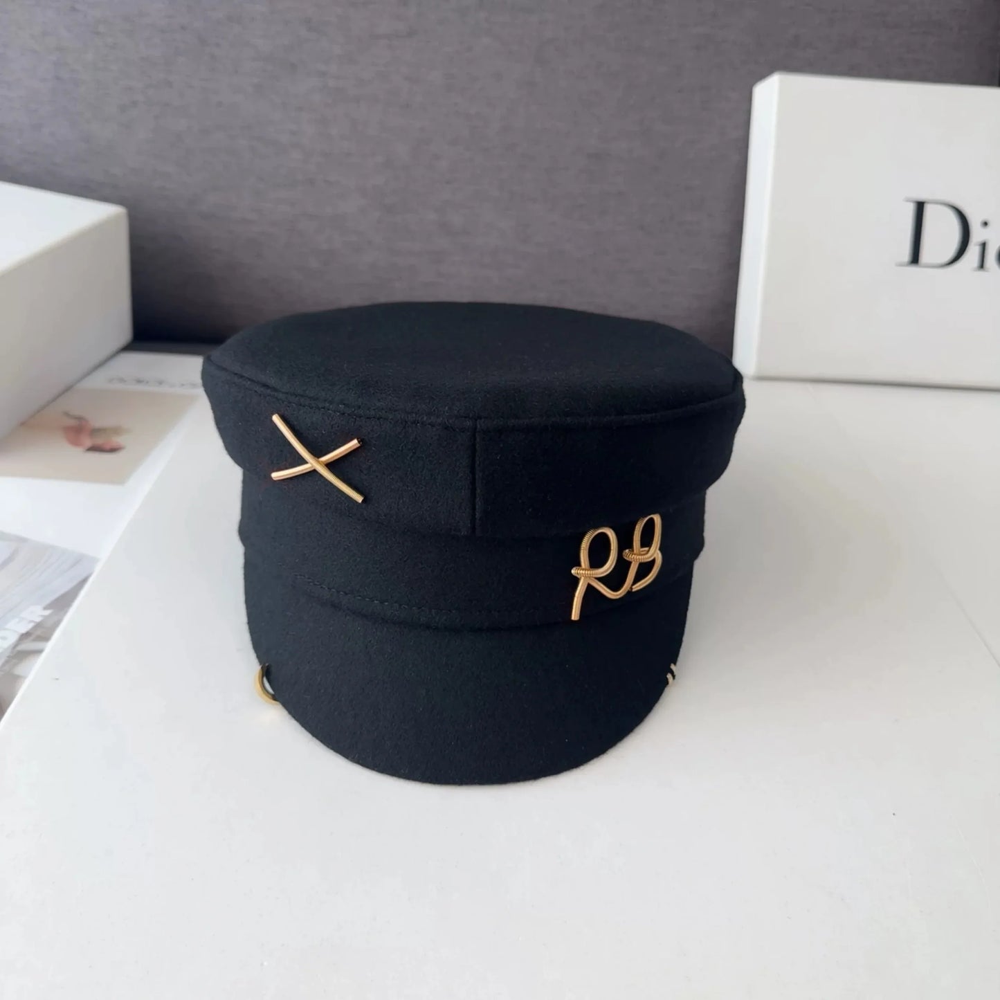 New  Women's Fashion Flat Cap British Retro Newsboy caps with Earrings Pierced Baker Boy Cap