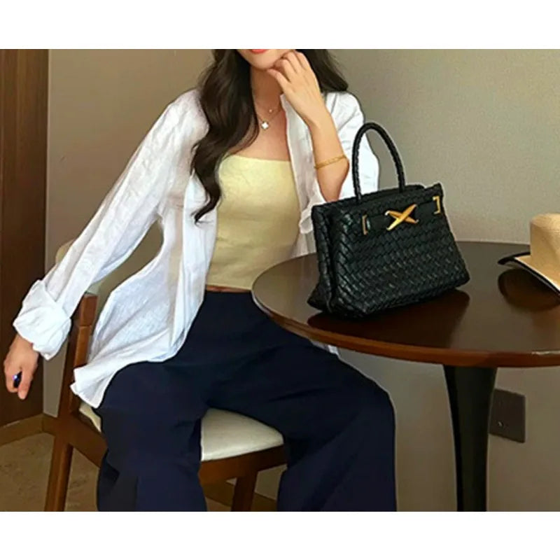 high-end light luxury style hand-woven handbag,fashionable and versatile,popular clutch for evening event and women's bag