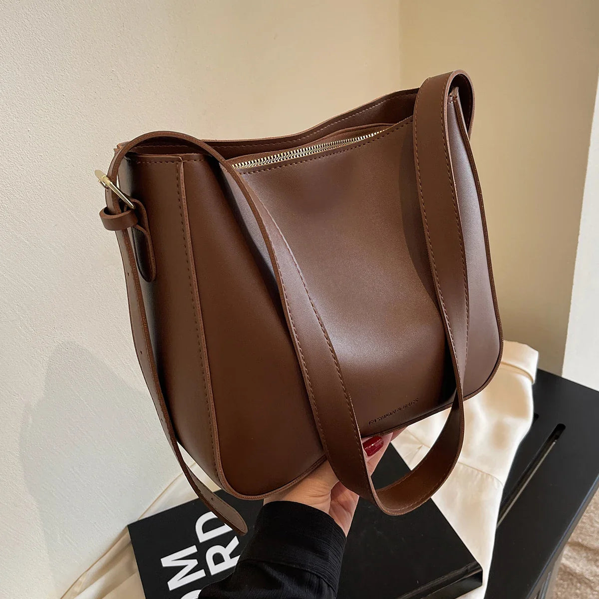 Super Popular Spring and Summer Commuter Bucket Bag for Women 2026 New Style Pu Leather Women's Bag with a High-End Feel, Large Capacity, Single Shoulder Crossbody Bag for Work
