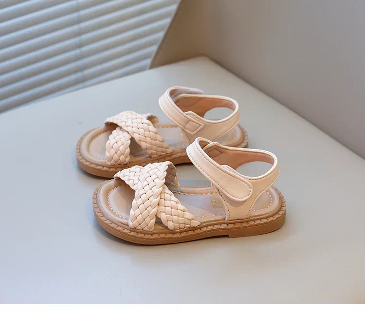 Toddlers Girls Sandals Kids Princess Beach Shoes 2026 Brand New Cross Tied Weave Style Fashion Children Summer Sandals Soft Cute