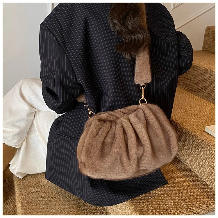 New Womens Shoulder Bag Fluffy Crossbody Bag Vintage Faux Fur Cloud Purse for Autumn Winter Commuting Simplified Storage Bags