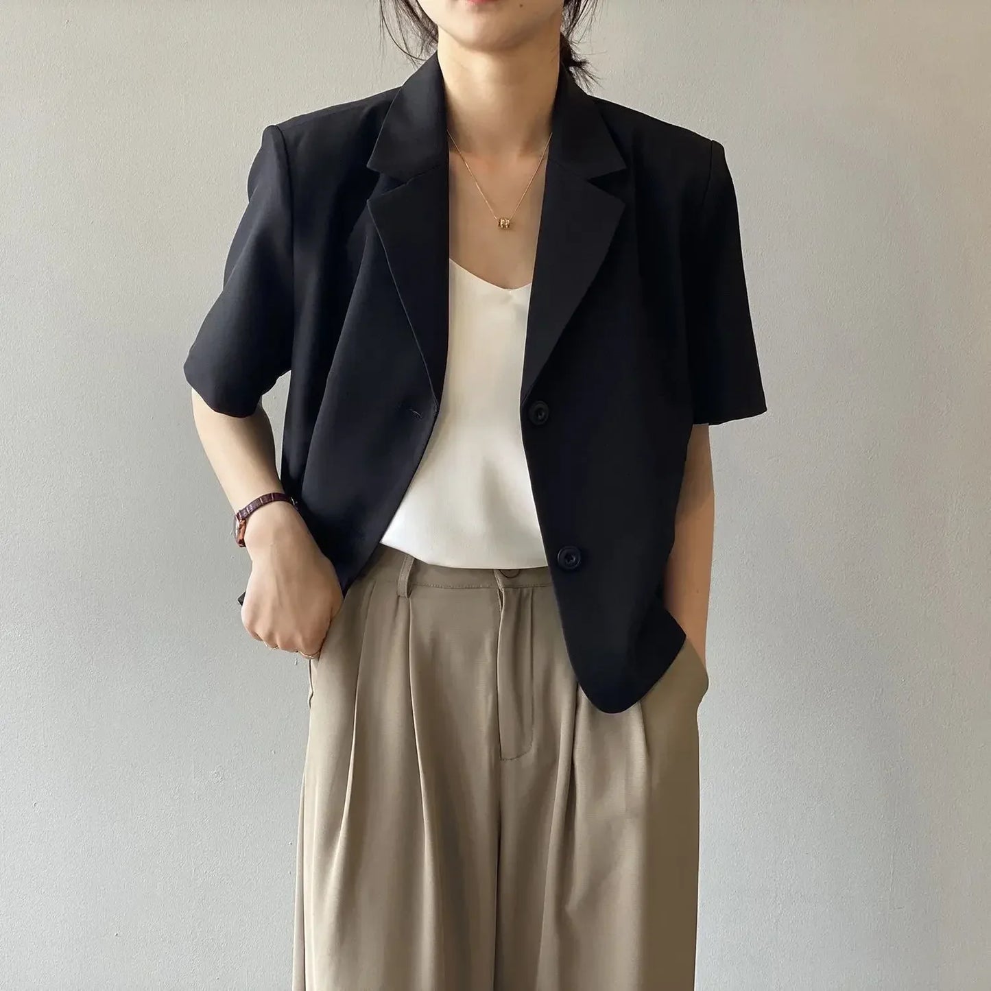 Short-sleeve Blazers Women Temperament Outwear Summer Baggy Office Lady Chic Simple All-match Streetwear Fashion Notched Classic