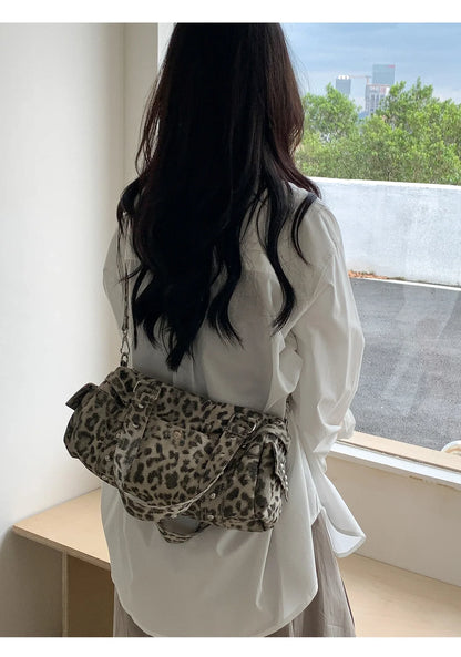 Vintage Leopard Rivet Motorcycle Handbag Barrel Shaped Boston Casual Messenger Bags for Female Shoulder Bag Fashion Ladies Totes