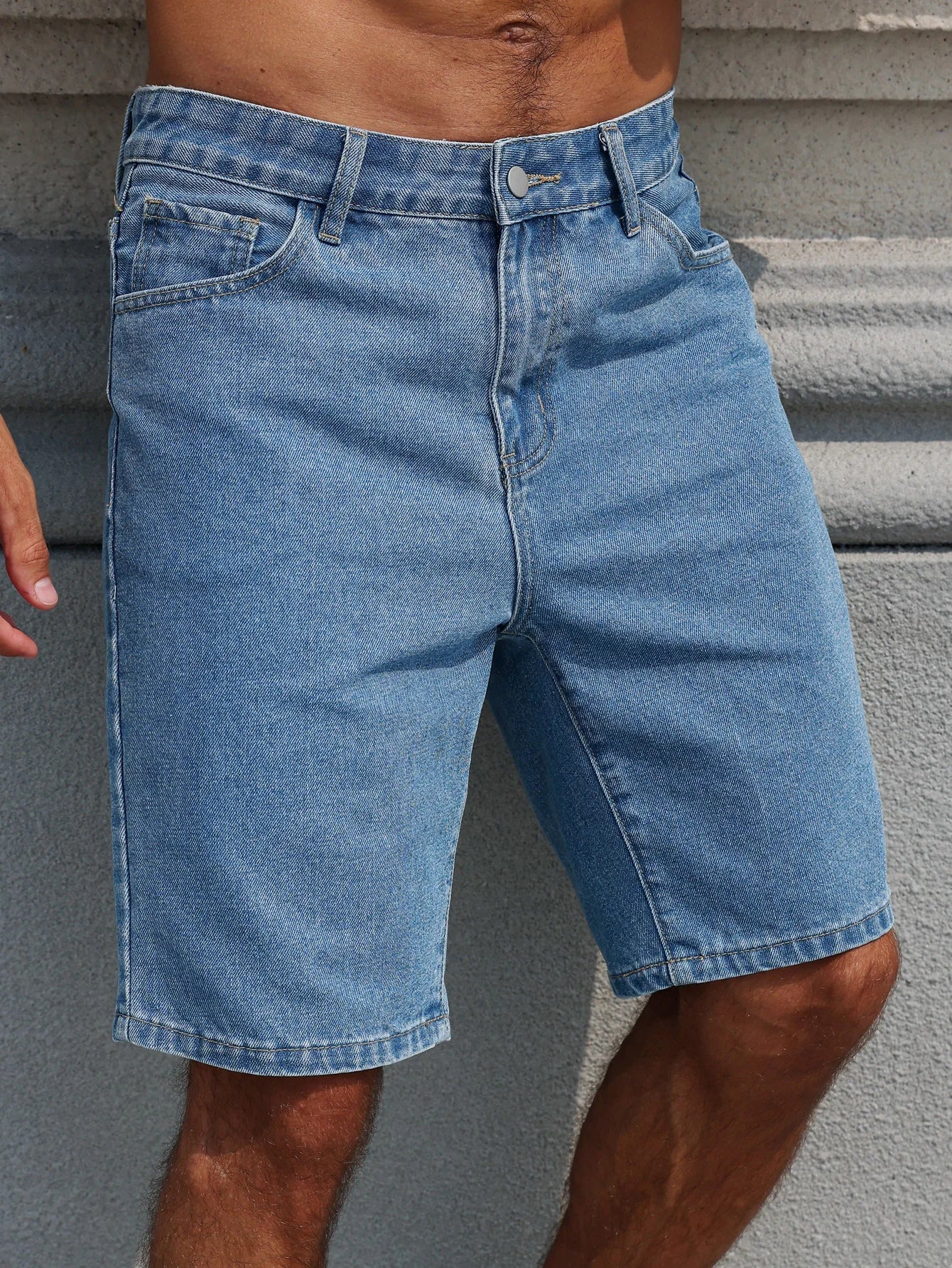 Men's Summer Denim Shorts. A Common Item in Summer. Simple in Style. Suitable for Casual Outings and Trips.