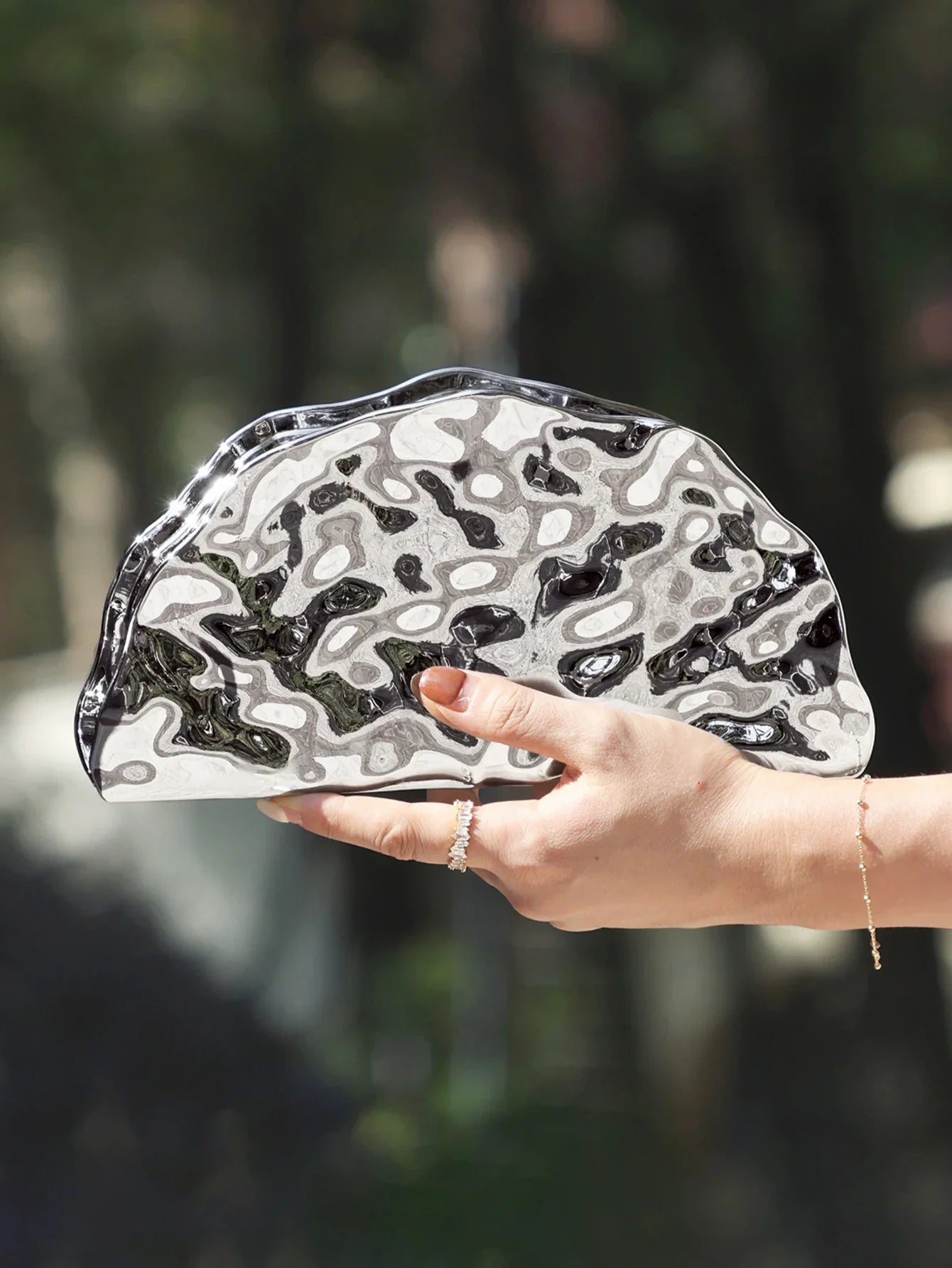 Stylish and sparkly womens evening bag acrylic scallop-shaped clutch wedding party designer chain shoulder bag/crossbody bag