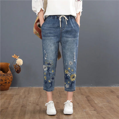 2025 Chinese Summer Fashion Ladies Vintage Embroidery Jeans Women Casual Floral Denim Trousers Ripped Harem Pantalons